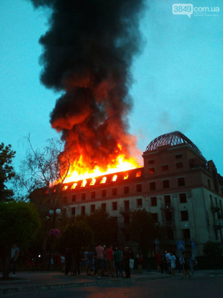 В Каменце-Подольском горит бывший отель